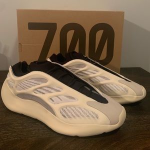 Brand new. Size 12. Price can be negotiable. If local we can meet up.